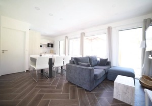 Villa with private pool and Jacuzzi on a residence with tennis