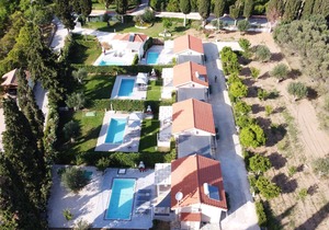 Villa with private pool in Svoronata near Avithos beach.