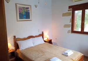 Villa with private pool, lovely views within easy walk to Vamos village