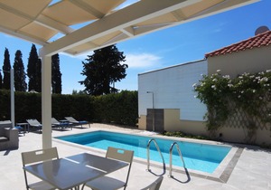 Villa with private pool in Svoronata near Avithos beach.