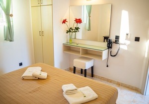 Villa with private pool in Svoronata close to Avithos beach