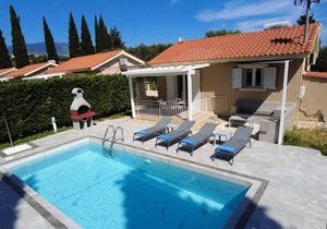 Villa with private pool in Svoronata near Avithos beach.