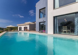 Villa with sea views, private pool and mini-golf