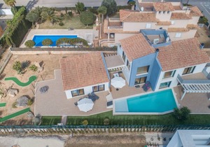 Villa with sea views, private pool and mini-golf