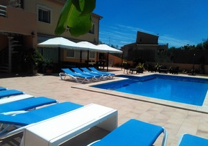 VILLA WITH SWIMMING POOL 7 KM FROM THE PLAYA DEL ARENAL AND SEA VIEWS IDEAL GROUPS