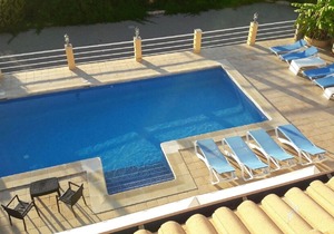 VILLA WITH SWIMMING POOL 7 KM FROM THE PLAYA DEL ARENAL AND SEA VIEWS IDEAL GROUPS
