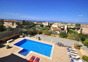 VILLA WITH SWIMMING POOL 7 KM FROM THE PLAYA DEL ARENAL AND SEA VIEWS IDEAL GROUPS