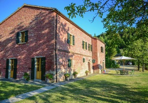 Villa with swimming pool and panoramic view of the Apennines