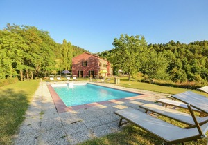 Villa with swimming pool and panoramic view of the Apennines