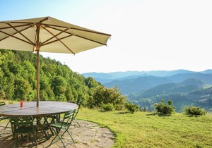 Villa with swimming pool and panoramic view of the Apennines