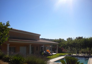 Villa with swimming pool not overlooked in private secure domain in Mougins