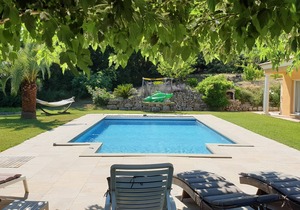 Villa with swimming pool not overlooked in private secure domain in Mougins