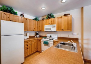 Village Condo, Walk to Slopes, heated pool access by RedAwning