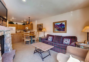 Village Condo, Walk to Slopes, heated pool access by RedAwning