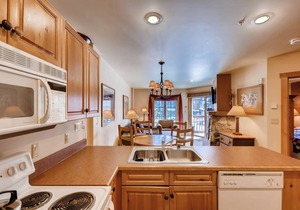 Village Condo, Walk to Slopes, heated pool access by RedAwning