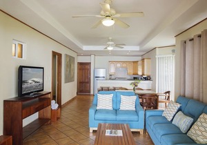 Villas Iguana A-14: Beachfront Condo!