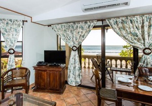 Villas Iguana A-7 Beachfront Condo