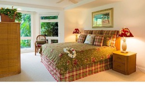 Villas on the Prince 34-luxury townhouse, walk to beach, shopping, dining.