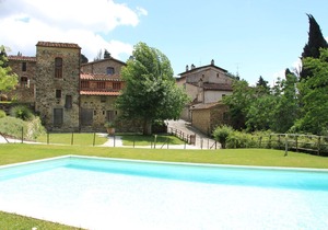Vintage Holiday Home with Swimming Pool in Montorsoli