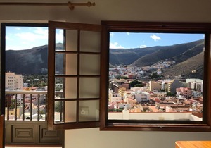 Vista al mar y montaña