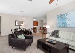 Vista Cay Island Breeze Lake View Condo Near all Parks. Walk to OCCC!