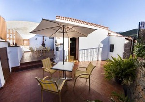 Vivelorural casa Tunte 1, piscina y terraza