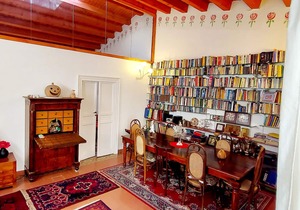 Vucciria's Green Cozy Room