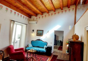 Vucciria's Green Cozy Room