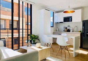 w* | Sunny Loft in Santa Ana