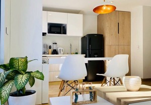 w* | Sunny Loft in Santa Ana