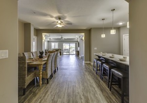 W104- Estancia 4 BD / 4 BA