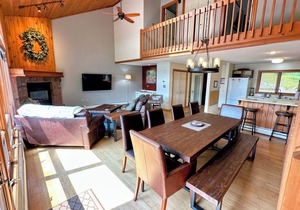 W35 awesome townhouse with great views, AC, fireplace, air hockey, Dog Friendly!