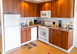Waikiki Shore 1 bedroom with large lanai on Waikiki Beach - free parking & WiFi