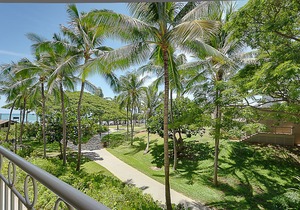 Waikiki Shore 1 bedroom with large lanai on Waikiki Beach - free parking & WiFi