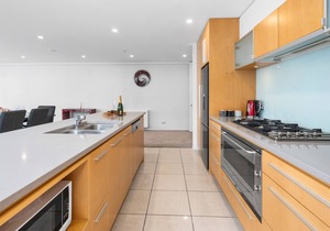 Waimahana Lakefront Apartment - Heated Pool, Hot Tub & Views