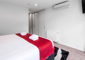 Waimahana Lakefront Apartment - Heated Pool, Hot Tub & Views