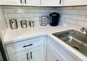 Walk Downtown Work Here Fast WiFi Parking King Bed New Kitchen
