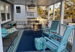 Walk to beach , bay , shopping & restaurants , Sunset Views at end of our st