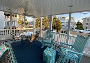 Walk to beach , bay , shopping & restaurants , Sunset Views at end of our st