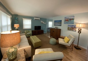 Walk to beach , bay , shopping & restaurants , Sunset Views at end of our st