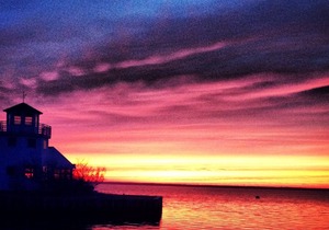 Walk to beach , bay, shopping & restaurants , sunset views at the end of our st