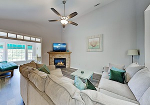 Walk to Beach & Golf! Pristine Savannah Shores Condo w/ Pool & Putting Green