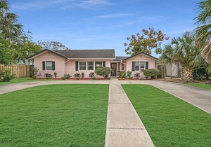 Walk to Downtown St. Augustine, Boho Chic Bungalow