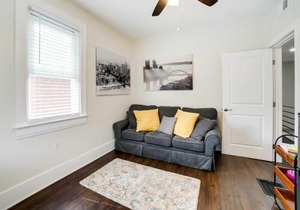 Walk to Walnut St Pet-Friendly Pittsburgh Home!