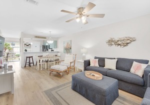 ⭐Walk2Beach-Updated-2 Balconies-Community Pool-2BR Sandprints A4⭐