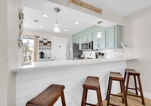 ⭐Walk2Beach-Updated-2 Balconies-Community Pool-2BR Sandprints A4⭐