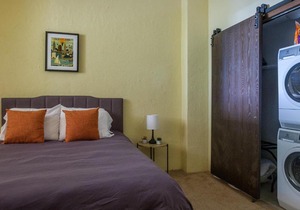 Walkable 1BR Apt Downtown by Frontdesk