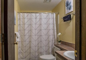 Walkable 1BR Apt Downtown by Frontdesk