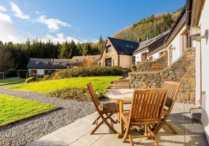 Walled Garden Mews 2 - a mews cottage that sleeps 6 guests in 2 bedrooms