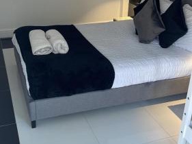 Wandsworth, South London Deluxe King Room 5